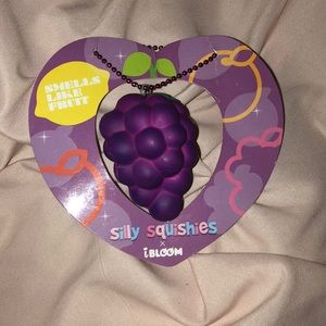 ibloomxsillysquishies grape squishy